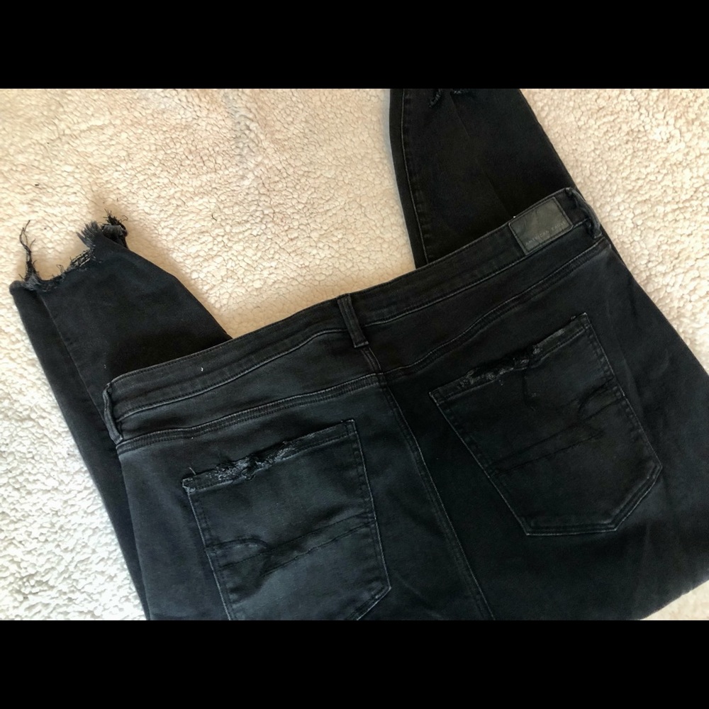 Black distressed American Eagle skinny jeans